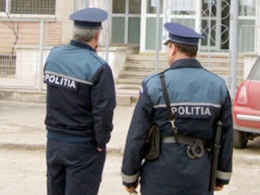 Poliţiştii, la datorie în zonele adiacente şcolilor